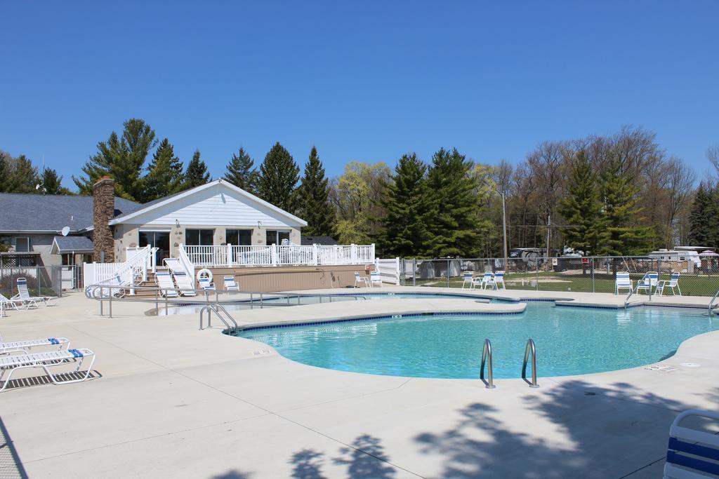 Plymouth Rock Camping Resort Deluxe Cabin 19 Elkhart Lake Exterior foto