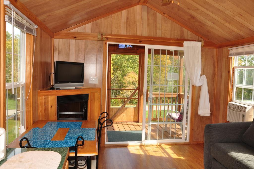 Plymouth Rock Camping Resort Deluxe Cabin 19 Elkhart Lake Exterior foto