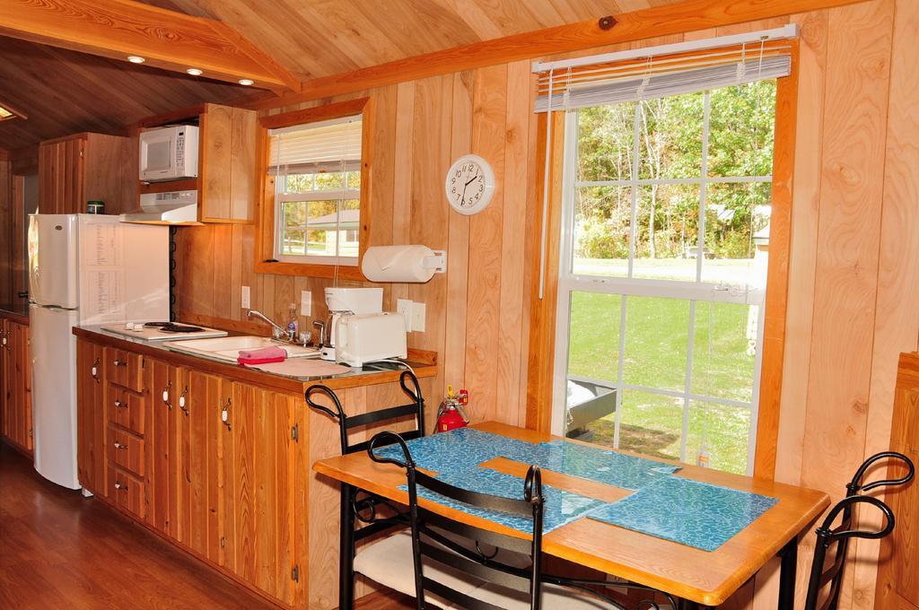 Plymouth Rock Camping Resort Deluxe Cabin 19 Elkhart Lake Exterior foto